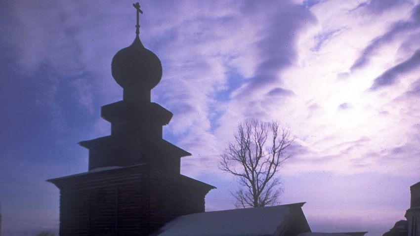 冬の聖イリヤ聖堂。北から見た景色。1998年3月3日。