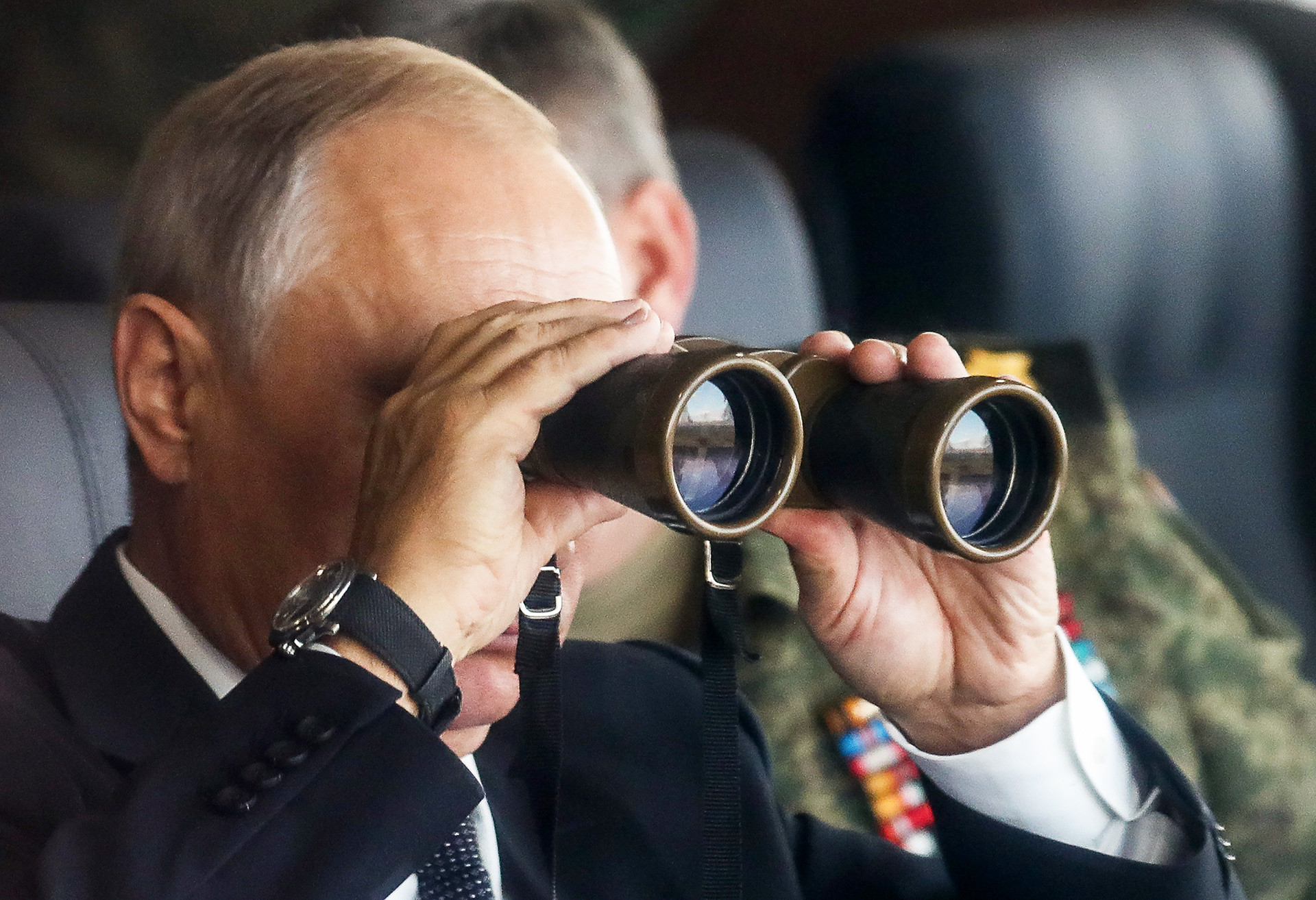 ツゴル演習場で行われた露中合同軍事演習「ボストーク2018」の重要な場面を見るため訪れたロシアのウラジーミル・プーチン大統領。