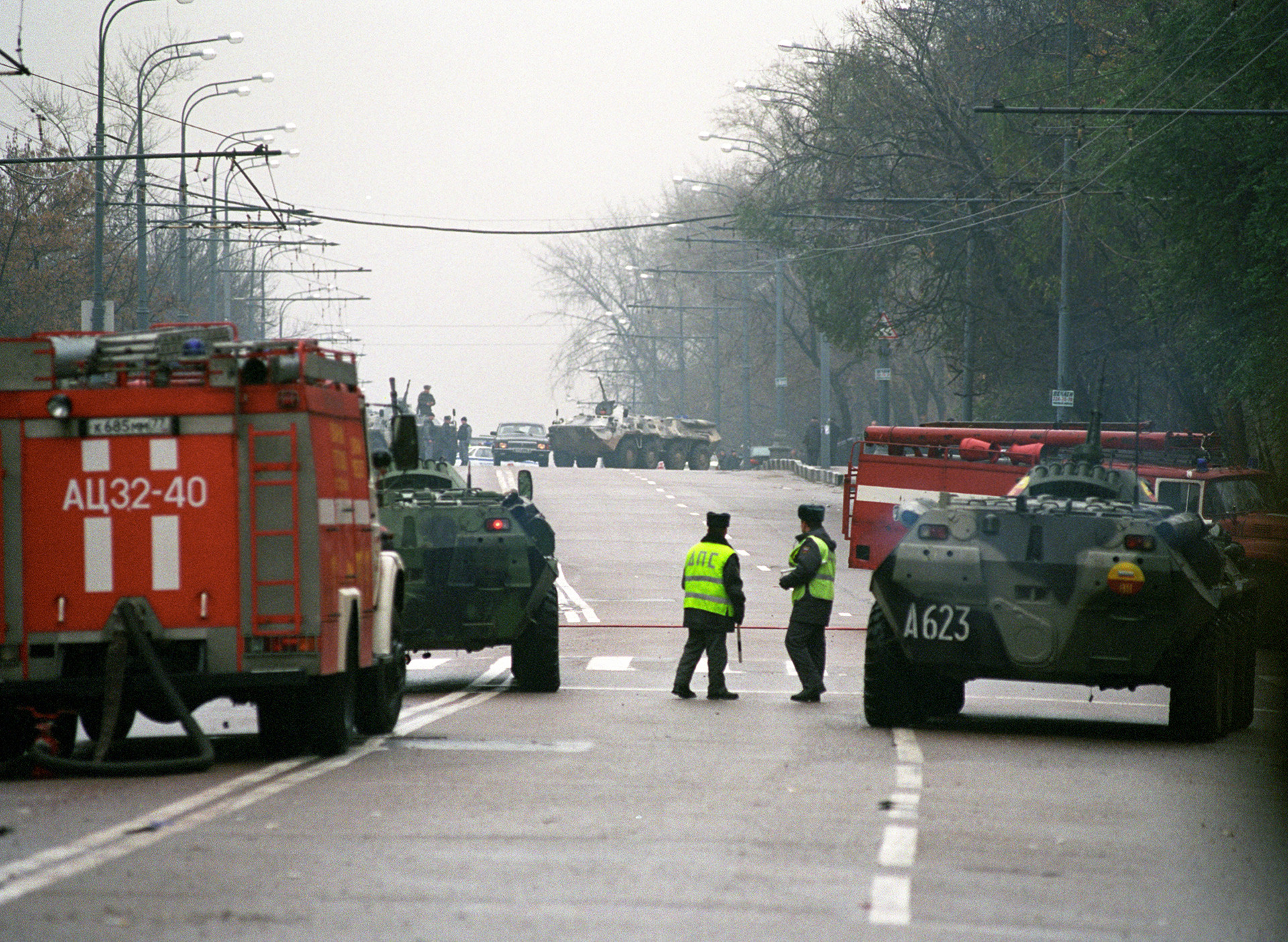 Pada 2002, teroris Chechen menyandera 916 orang selama pertunjukan musikal Nord-Ost di Moskow.