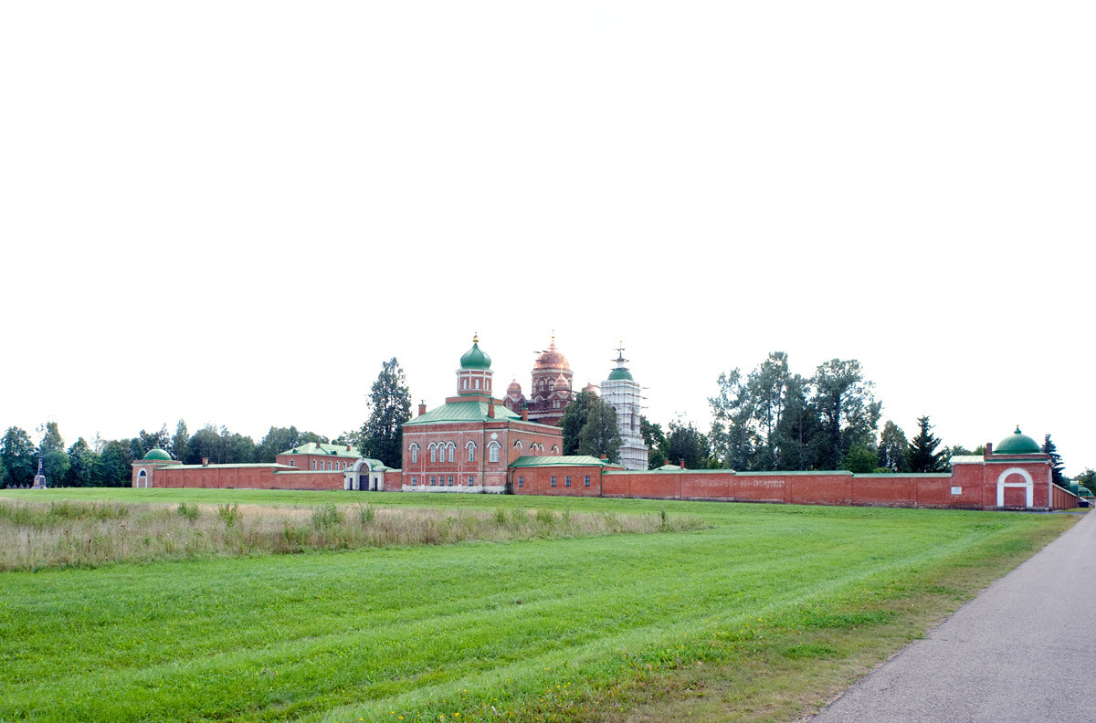 Spaso-Borodino Convent, northwest view. North Wall, Church of Decapitation of John the Baptist & Cathedral of Vladimir Icon. August 21, 2012.