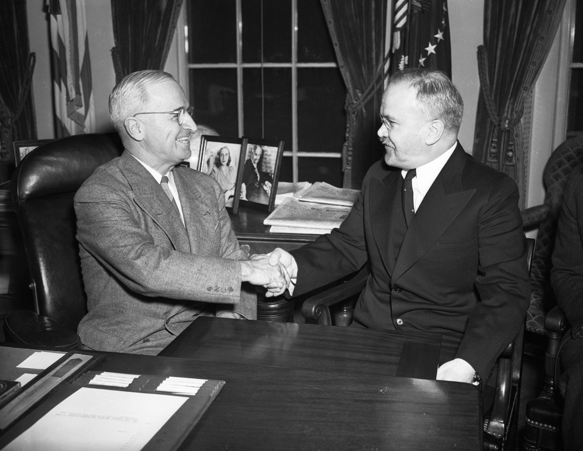 US-Präsident Harry S. Truman und der sowjetische Außenminister Wjatscheslaw Molotow im Weißen Haus am 7. November 1946.