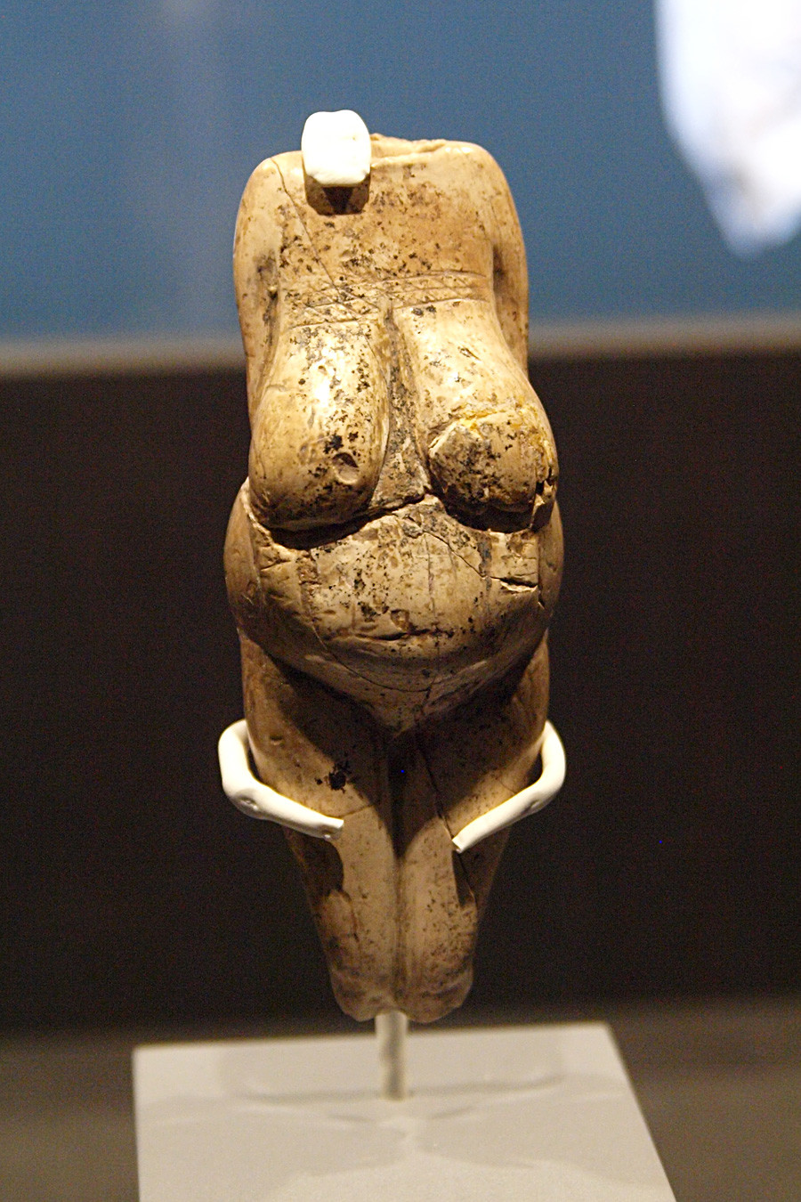 “Venus” dari Kostenki, patung kuno seorang perempuan, ditemukan di Kostenki.