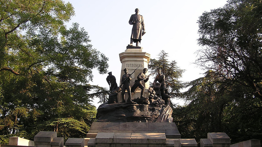 Monumento a Eduard Totleben y a los defensores de Sebastopol en la guerra de Crimea de 1854-1855.