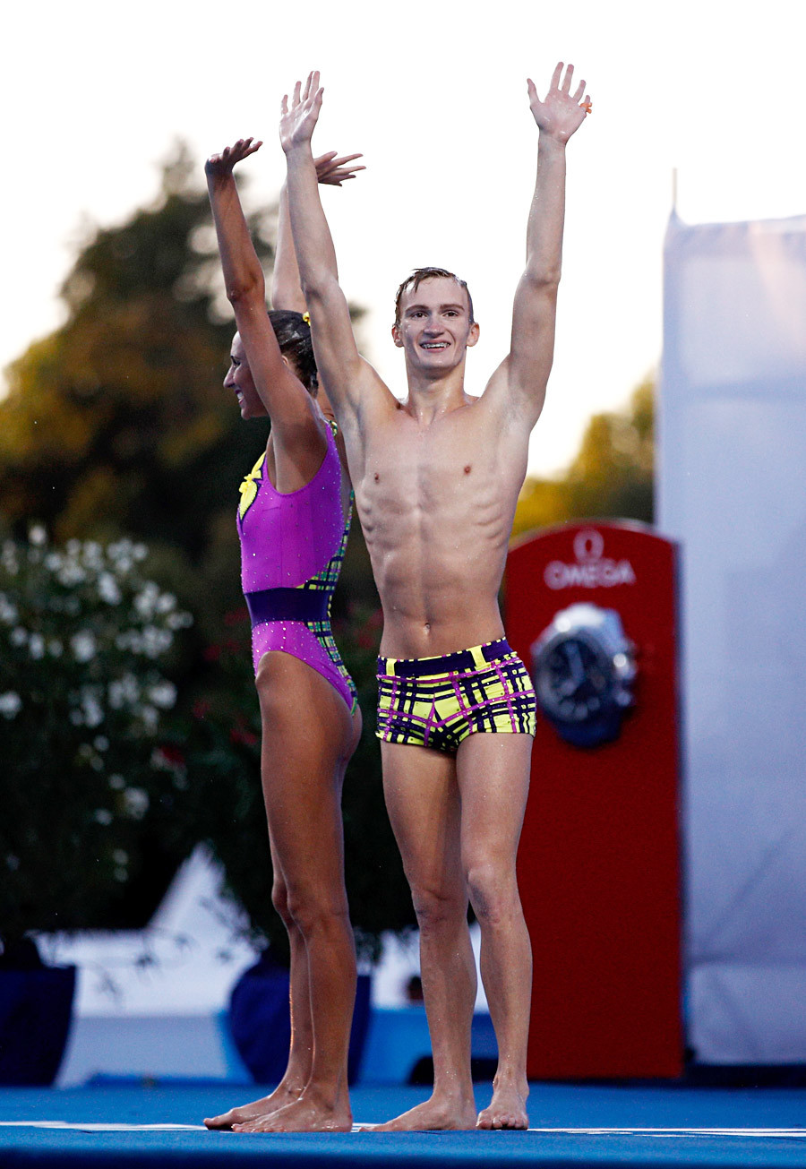 ロシア代表のミハエラ・カランチャとアレクサンドル・マリツェフ。シンクロナイズドスイミング混合デュエットフリー、ハンガリー、ブダペストの世界水泳選手権2017にて。第8日、予選。2017年7月21日。