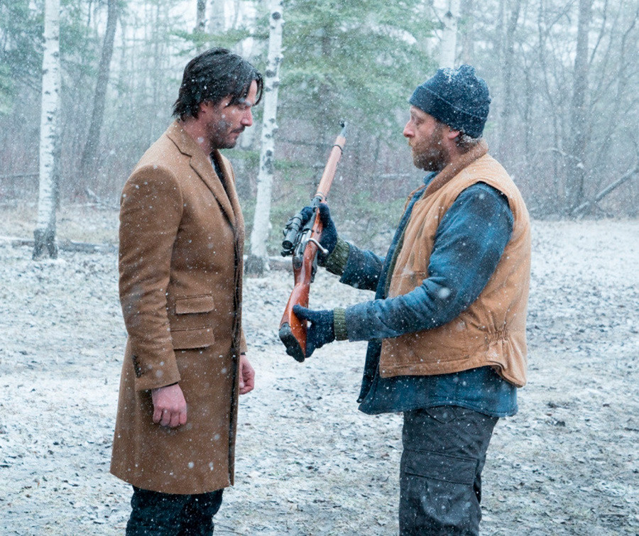 Keanu Reeves sebagai Lucas Hill dalam film “Siberia”.