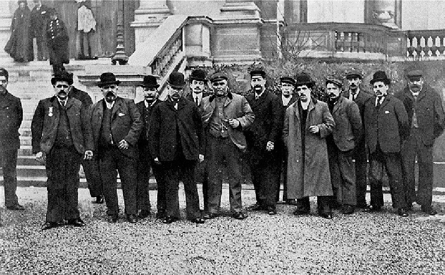 Pescadores británicos en París durante la comisión dedicada a la investigación del incidente del banco Dogger.