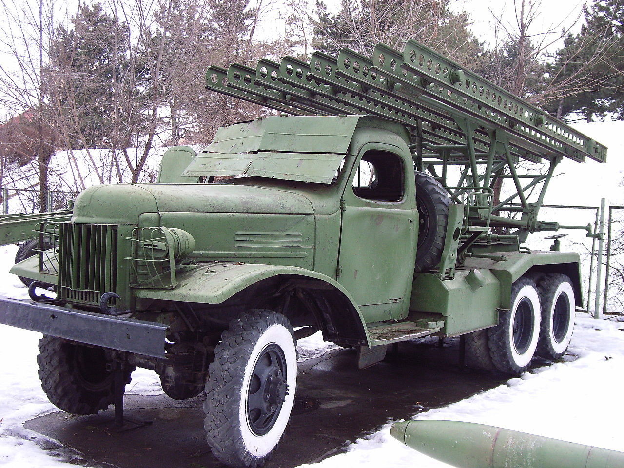Studebaker US6 je poslužio kao osnova za razvoj sovjetskih kamiona ZIS-151