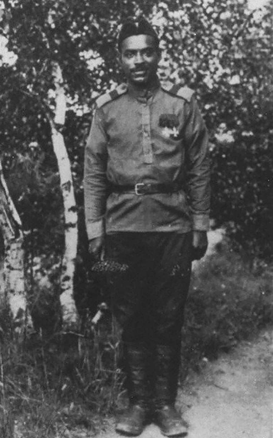 重爆撃機「イリヤ・ムーロメツ」の機関銃手, ロシア空軍の
下士官、マルセル・プリャ。1916年。