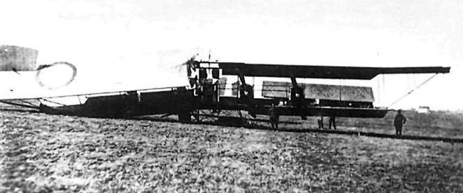 ロシアの航空機「イリヤ・ムーロメツ」鉄道駅「Daudzeva」の攻撃後。1916年4月 23日。