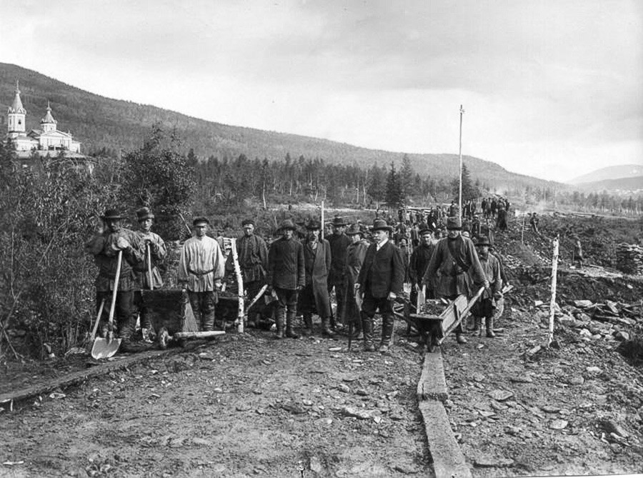 Grupo na Sibéria na década de 1900.