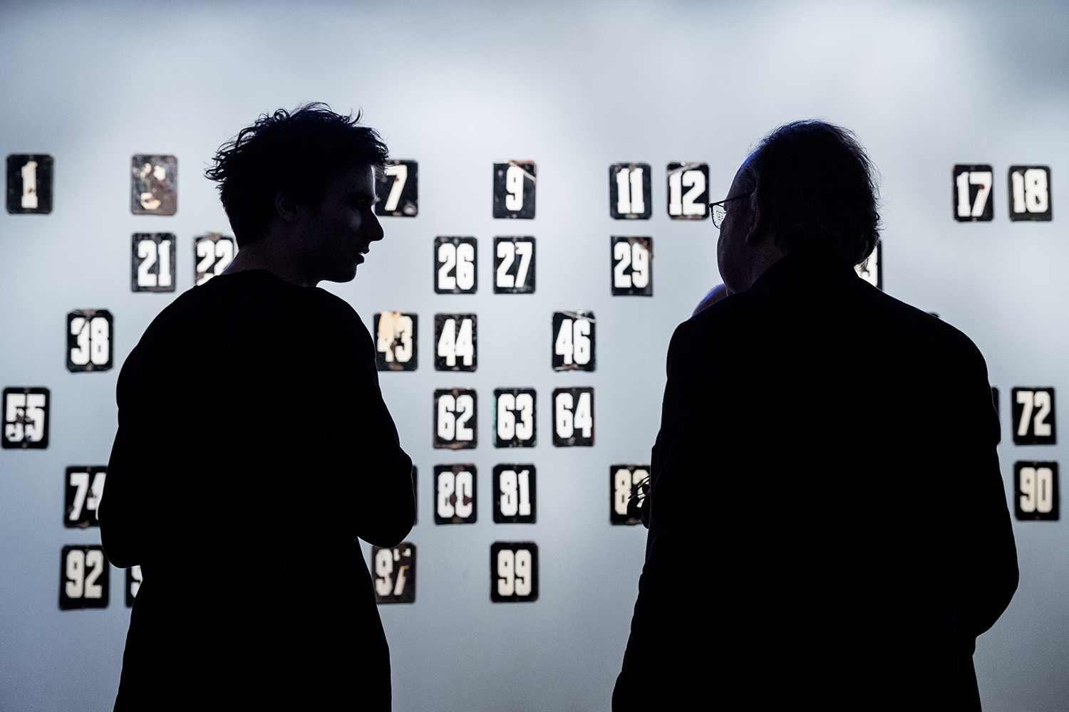 アスラン・ガイスモフの作品「数字」は第11回カンディンスキー賞のファイナルに出た3つの作品のリストに入った。映画館「ウダルニク」で行なわれたカンディンスキー賞のセレモニーの前、彼の作品と一緒に撮影された。2017年12月15日