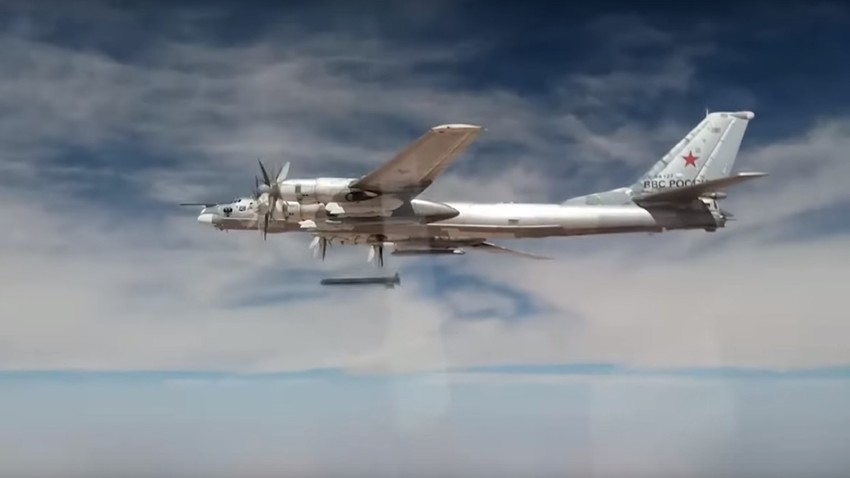 Tu-95MS s krstarećim raketama H-101.