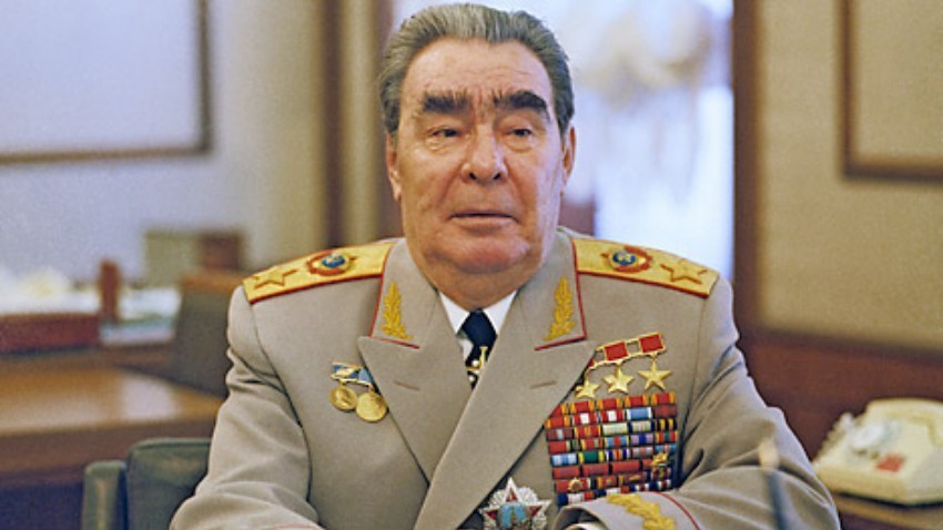 Leonid Brežnjev je imel štiri različne uniforme z različnimi kompleti medalj in odlikovanj.