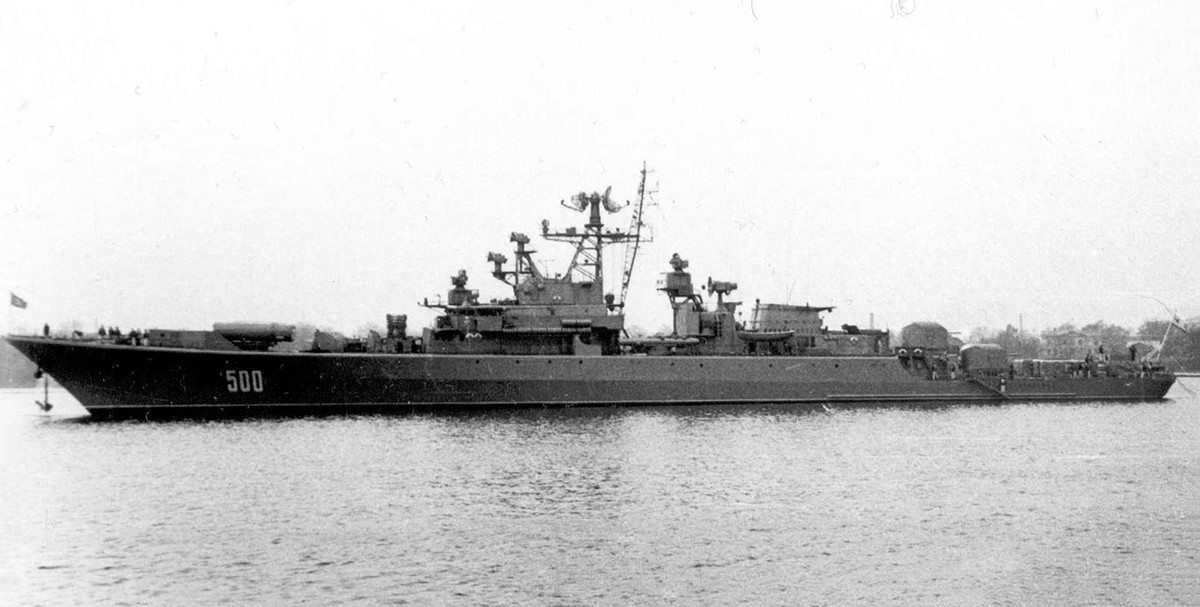 Protipodmorniška fregata Storoževoj, 6. november 1975