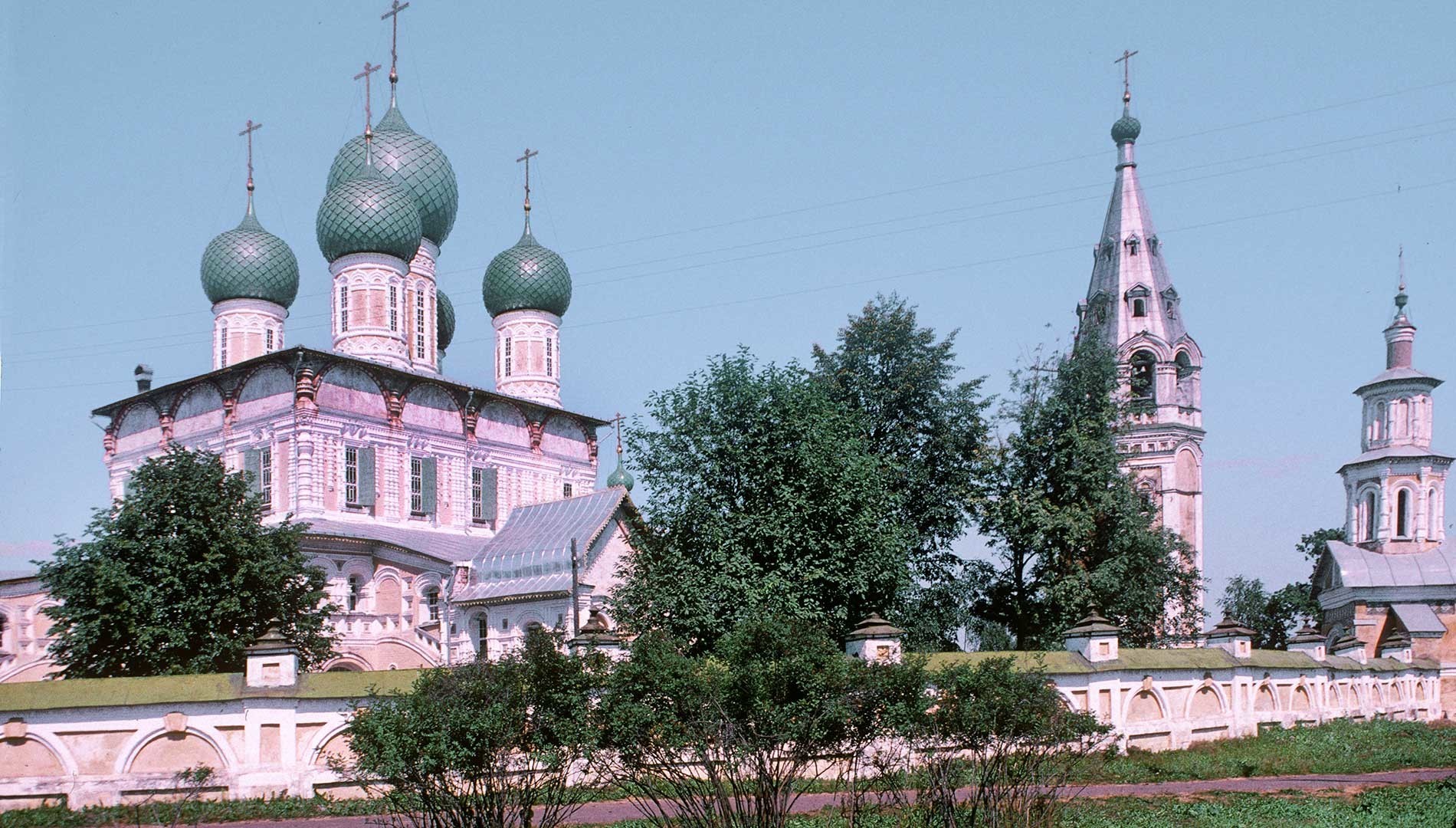 救世主復活大聖堂。南西の景観。鐘楼と正門。1997年7月25日。