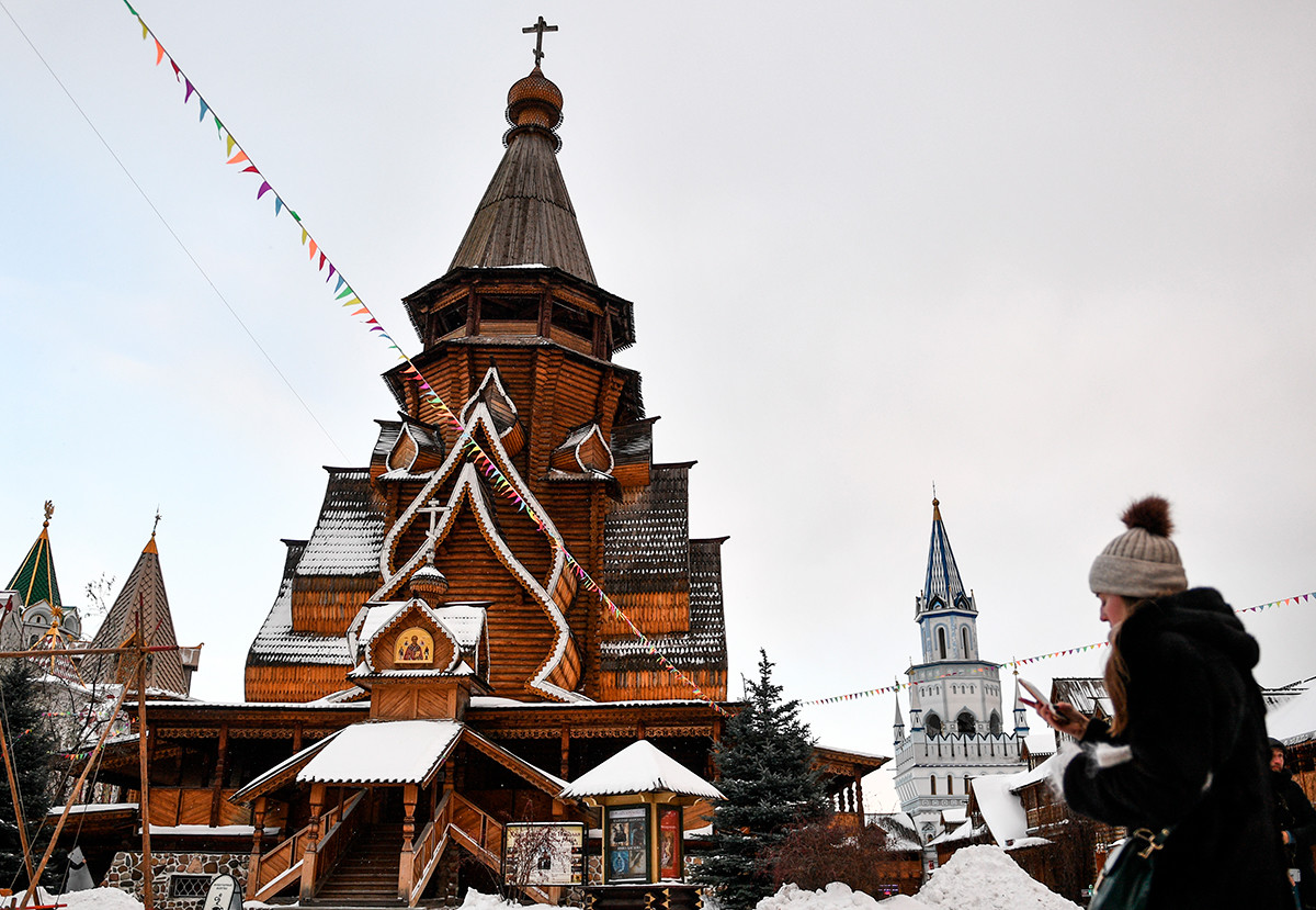 Souvenirs, a fake Kremlin, craft food: Your ultimate guide to Izmailovo ...