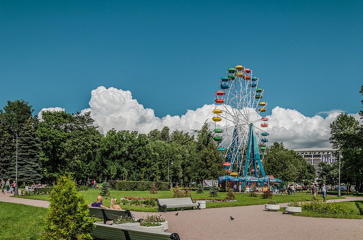 Ferris wheel in Moskovsky Victory Park