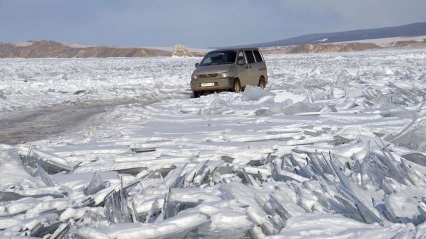 This Is What Russians Do On Rivers During Winter VIDEO Russia Beyond   5c1b836f85600a1ea377923d 