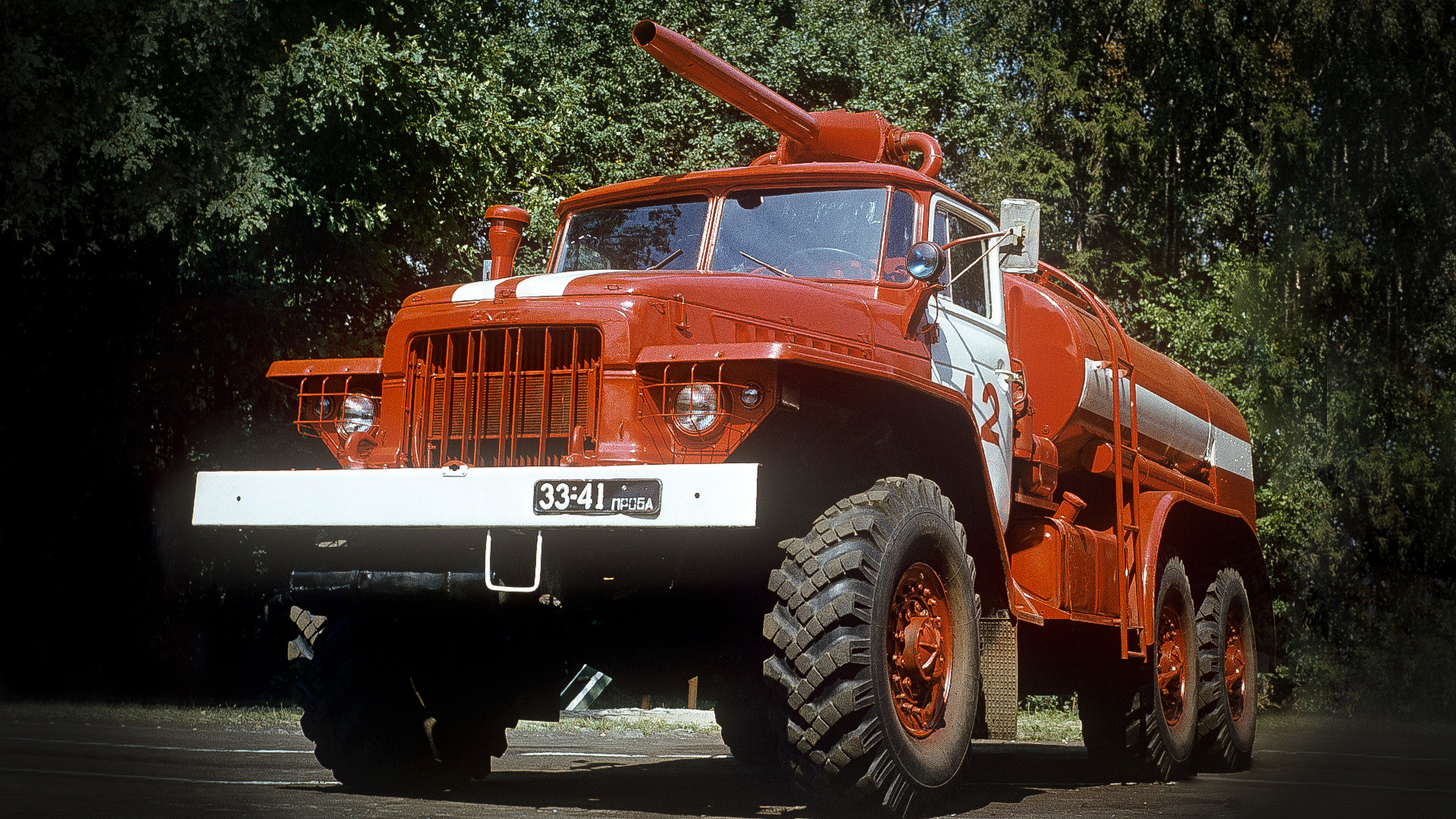 トラック「ウラル」をベースにした消防車。