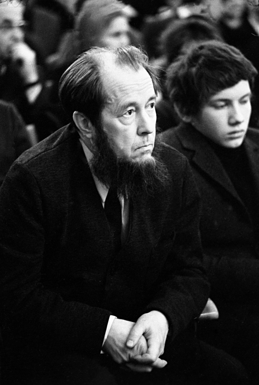 Soljenítsin no funeral do escritor Aleksandr Tvardovski (1910-1971), em 1971.