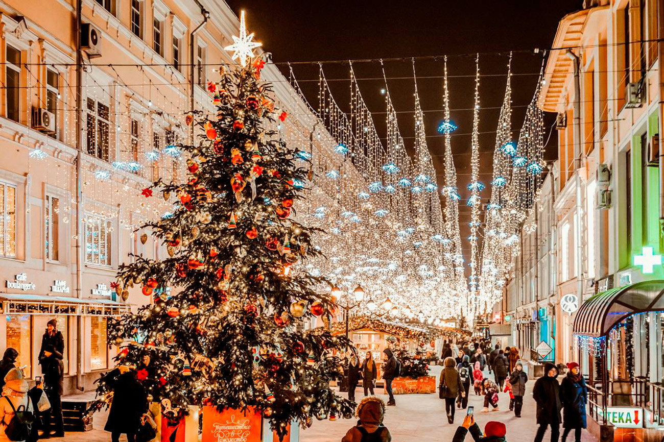 Les rues de Moscou s’illuminent pour le Nouvel an et Noël (en images