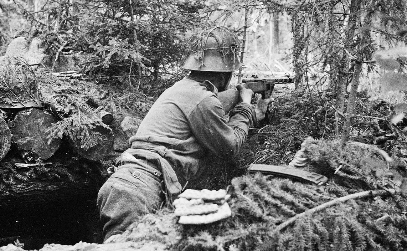 Cette Mitraillette De La Seconde Guerre Mondiale Qui Orne Chaque