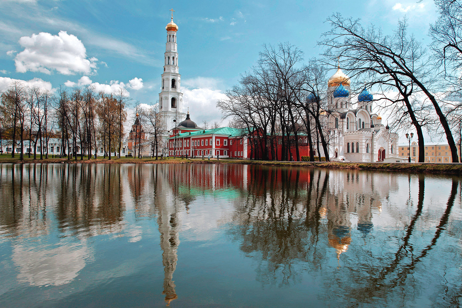 Ugresha Monastery was founded in 1380 by Moscow Prince Dmitry Donskoy 