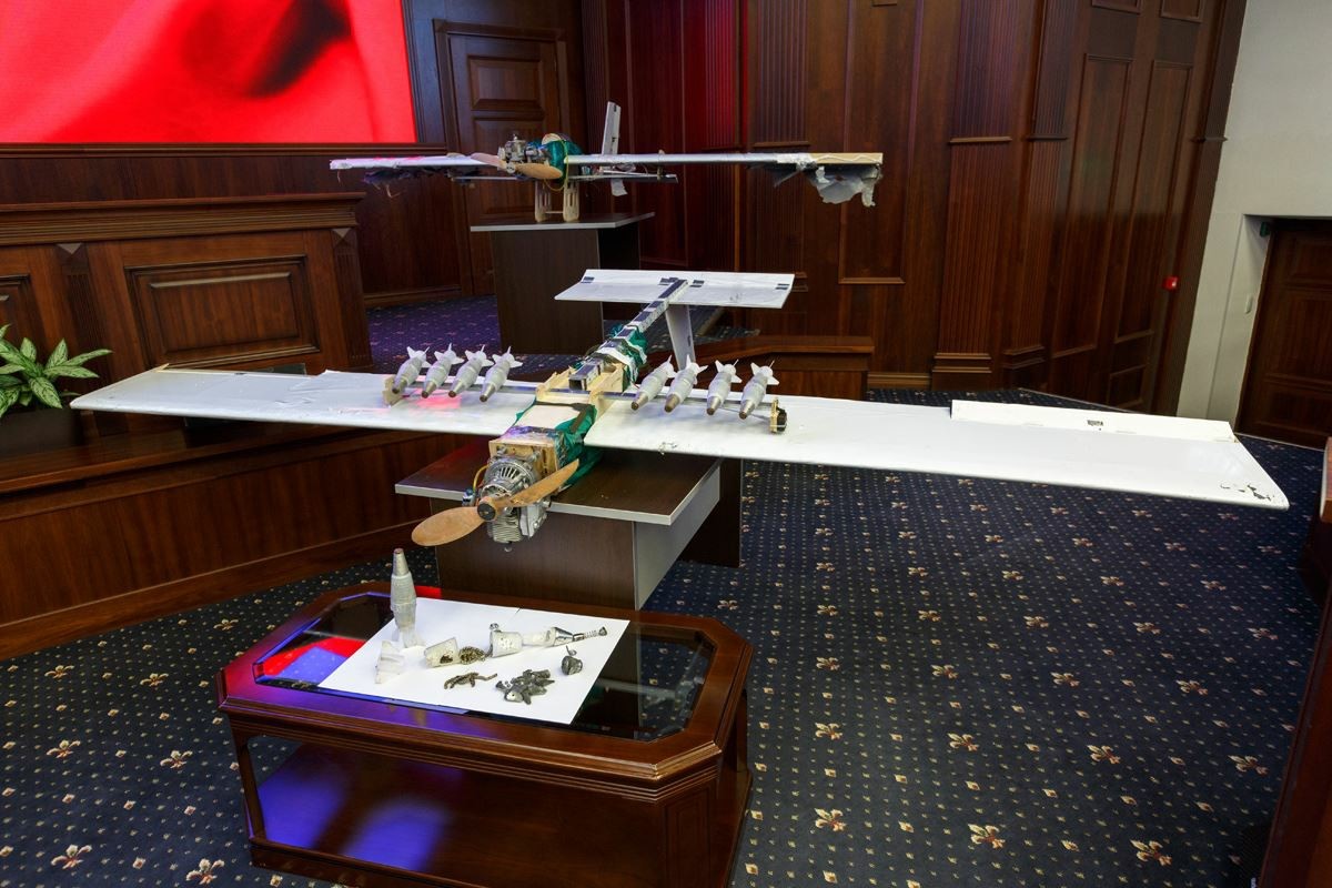 Z javne razstave ruskega obrambnega ministrstva o napadih teroristov z droni v Siriji