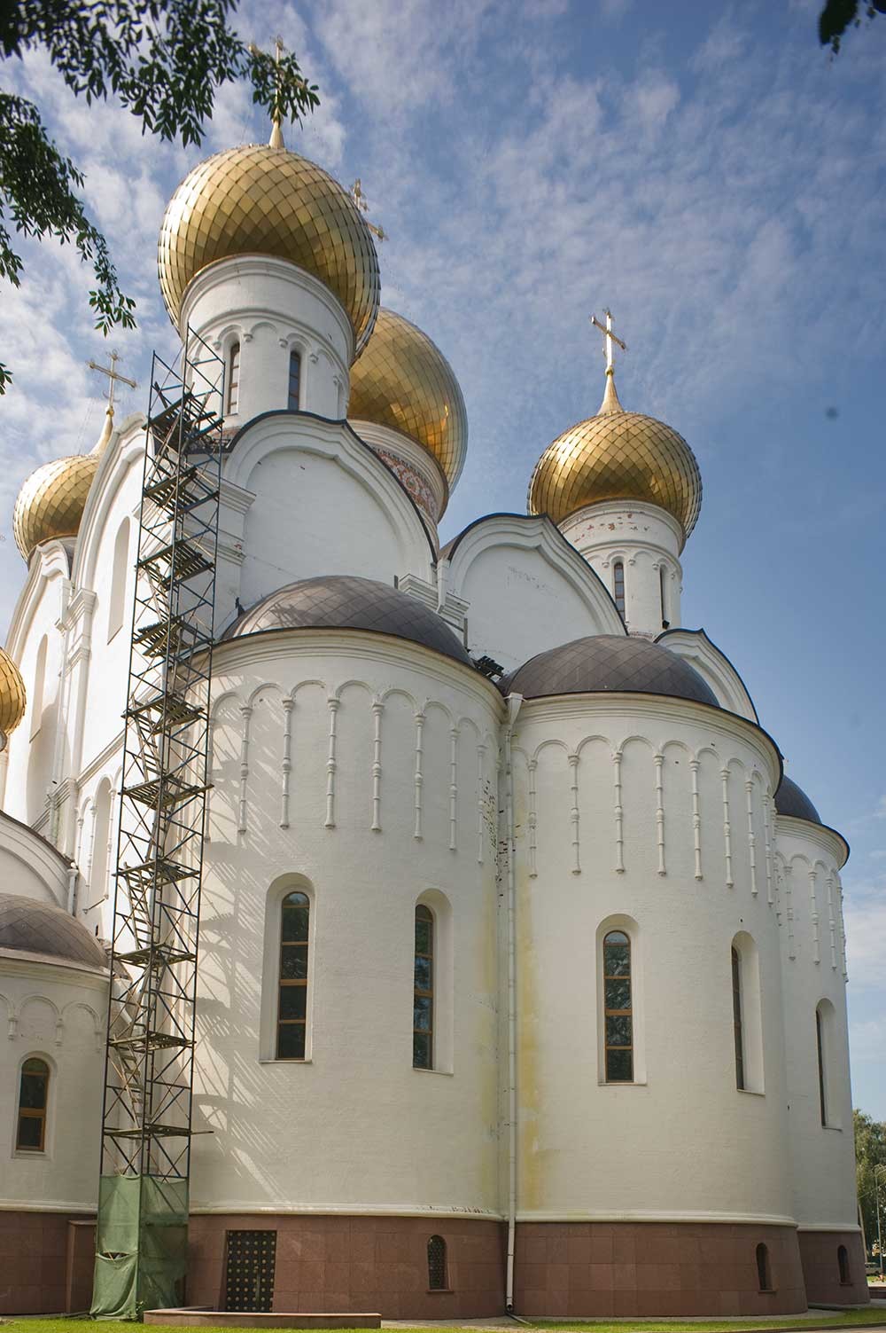 La Cattedrale della Dormizione di Jaroslavl, abside sudorientale, agosto 2017