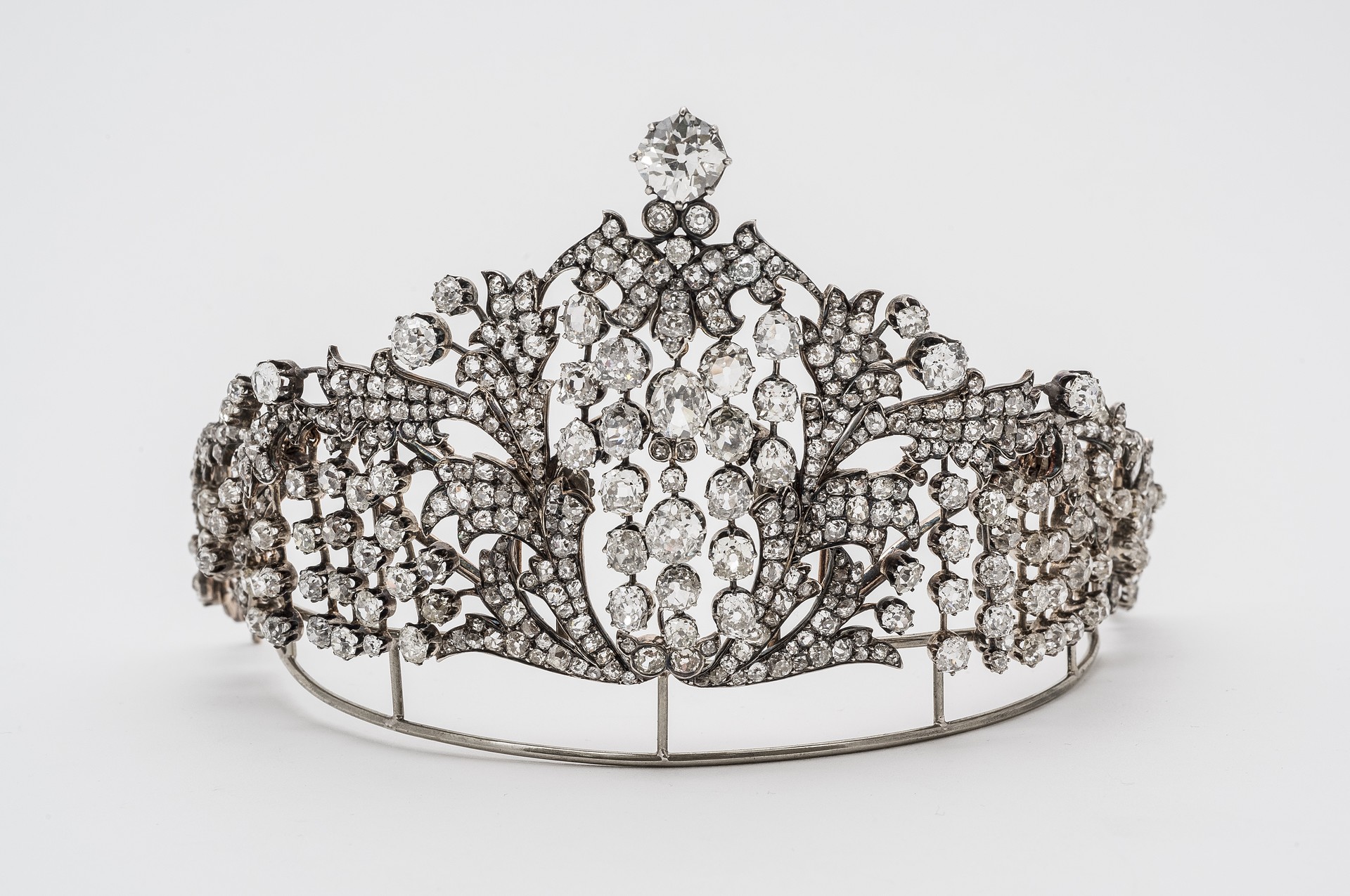 Tiara dell'imperatrice. Oro e diamanti. San Pietroburgo, 1889