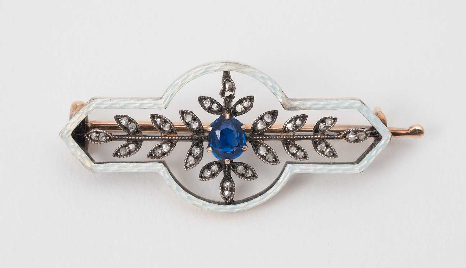 Spilla in argento con diamanti e zaffiri. San Pietroburgo, 1904-1908. Museo Fabergé, Baden-Baden