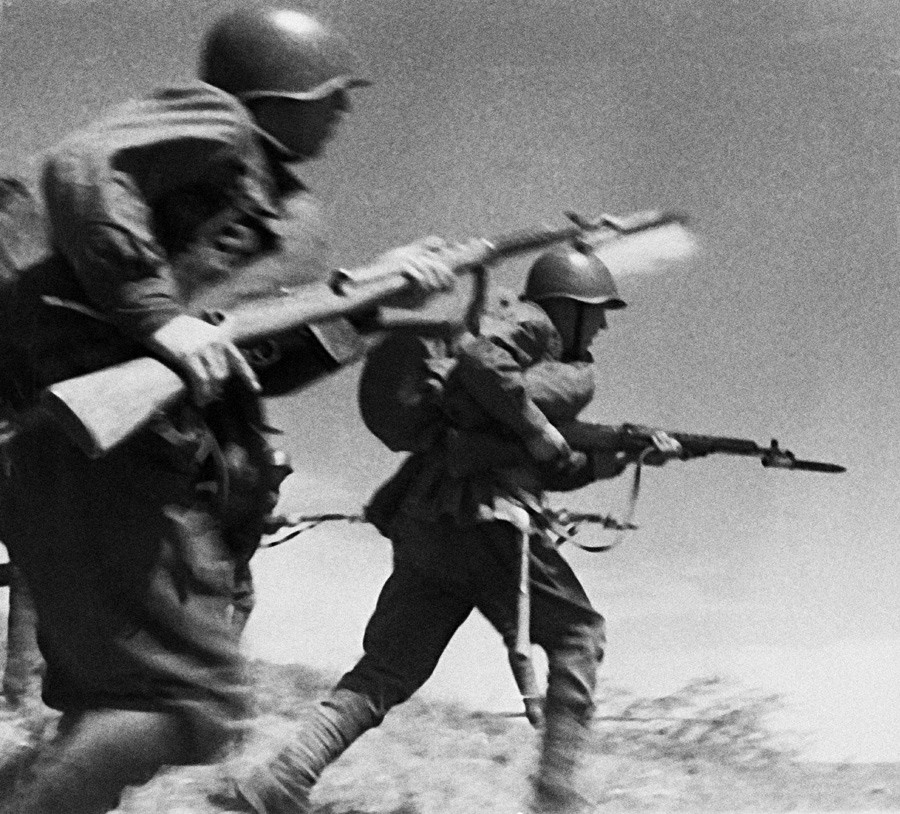 Soldados del Ejército Rojo durante un ataque, 1941.