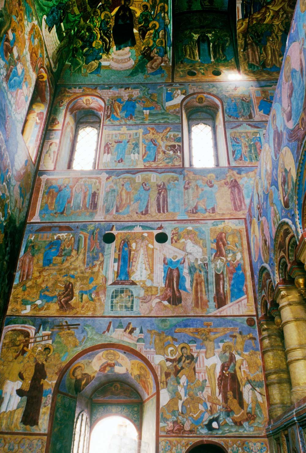 Chiesa del Salvatore. Affreschi delle pareti nord, con file inferiori raffiguranti la Passione di Cristo e la crocifissione. 29 luglio 1997
