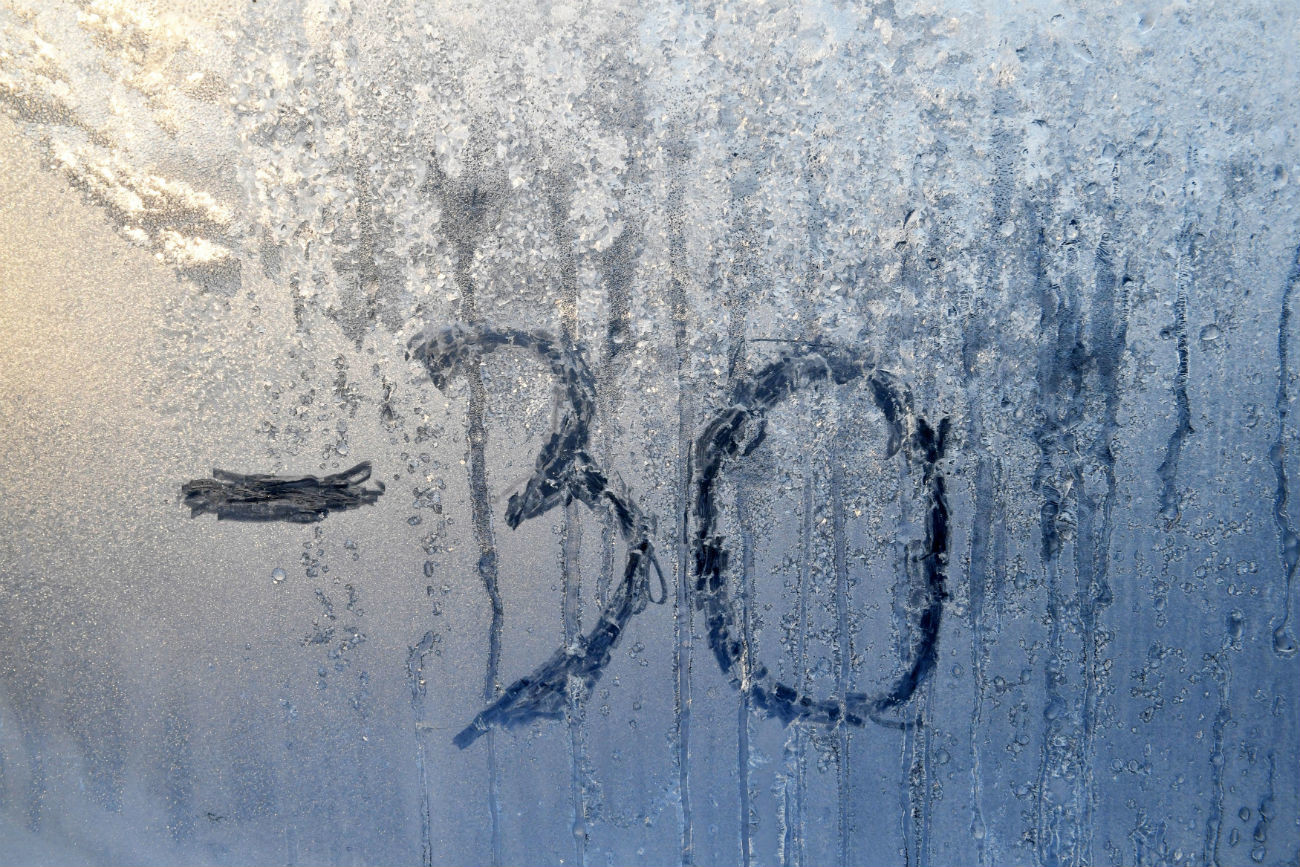  Cristal helado con una inscripción -30ºC en Moscú.