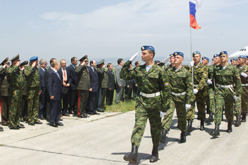 Смотра руских војника на Слатини у част Путинове посете