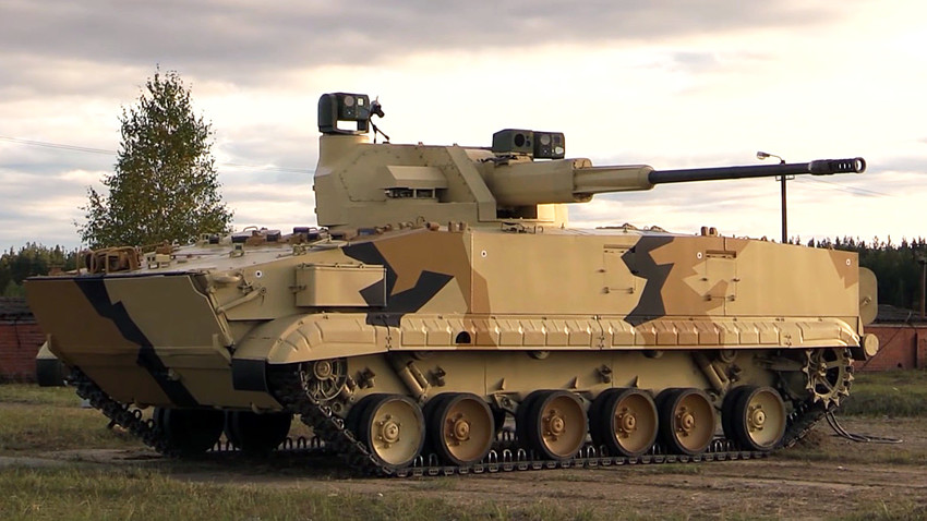 ロボット化された歩兵戦闘車BMP-3。57ミリ砲を備えた戦闘モジュールAU-220Mを搭載する。