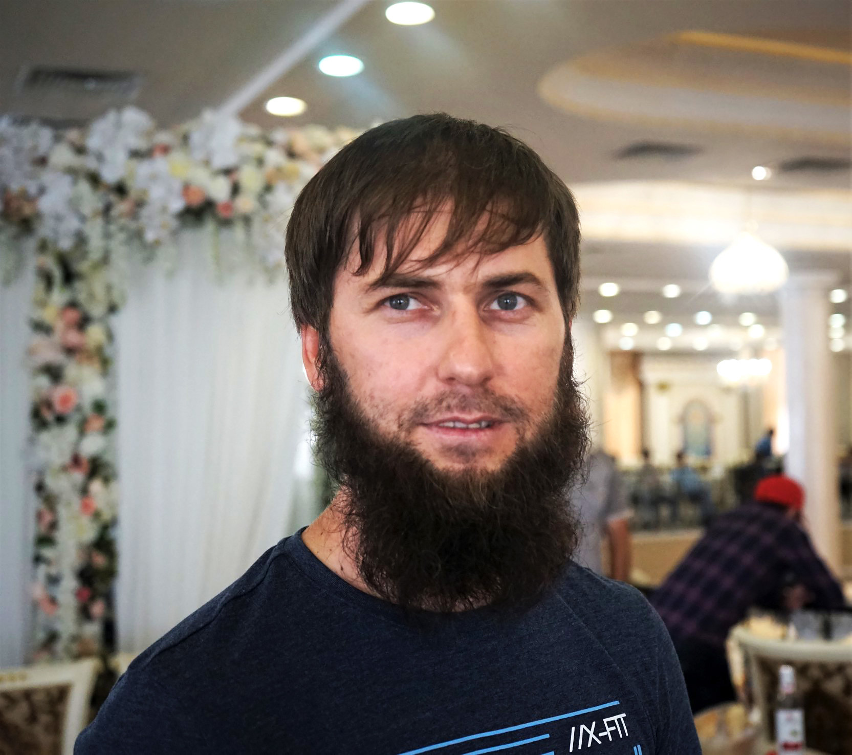 Abubakar iz mesta Grozni se spominja obeh čečenskih vojn, še posebej skrivanja po kleteh s svoji družino. Eden od bratrancev je umrl, ko se je igral z neeksplodirano bombo, še en sorodnik je bil ubit v obstreljevanju. Pravi: 