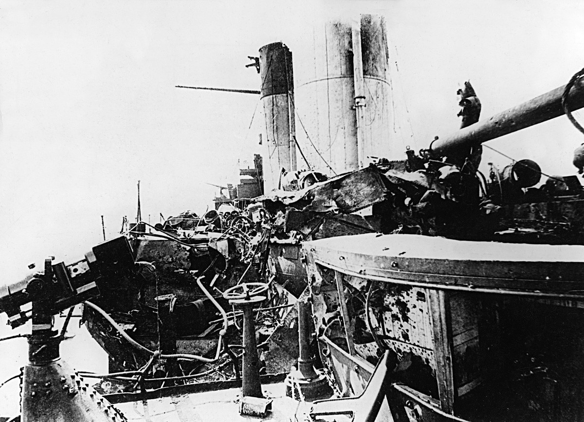 Acorazado ruso Oriol gravemente dañado durante la batalla de Tsushima, mayo de 1905.