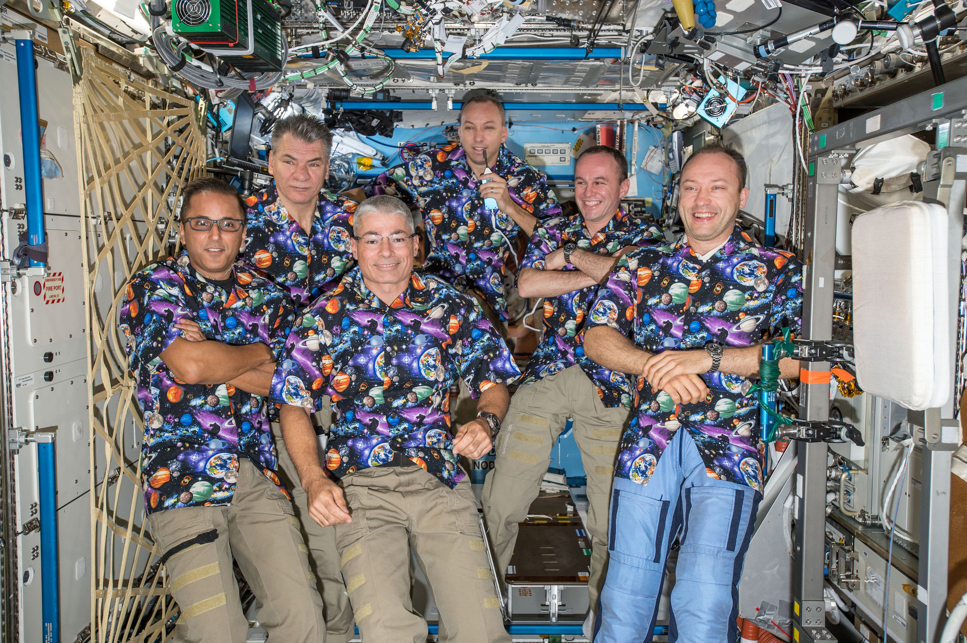 The six Expedition 53 crew members gather together in the Destiny laboratory module for a group portrait. L-R: Astronauts Joe Acaba, Paolo Nespoli and Mark Vande Hei, Commander Randy Bresnik and cosmonauts Sergey Ryazanskiy and Alexander Misurkin. Sept. 2017