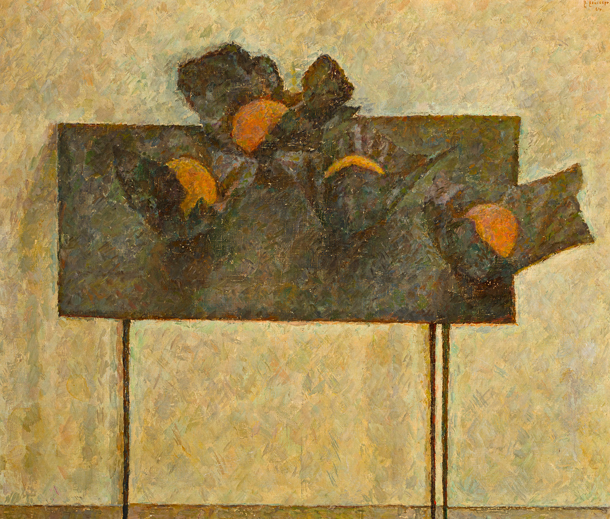ウラジーミル・ヴェイスベルク。黒いテーブルの上に置いてある黒い紙に包まれたオレンジ。 1961年。画布、油彩。76,5x90,5。