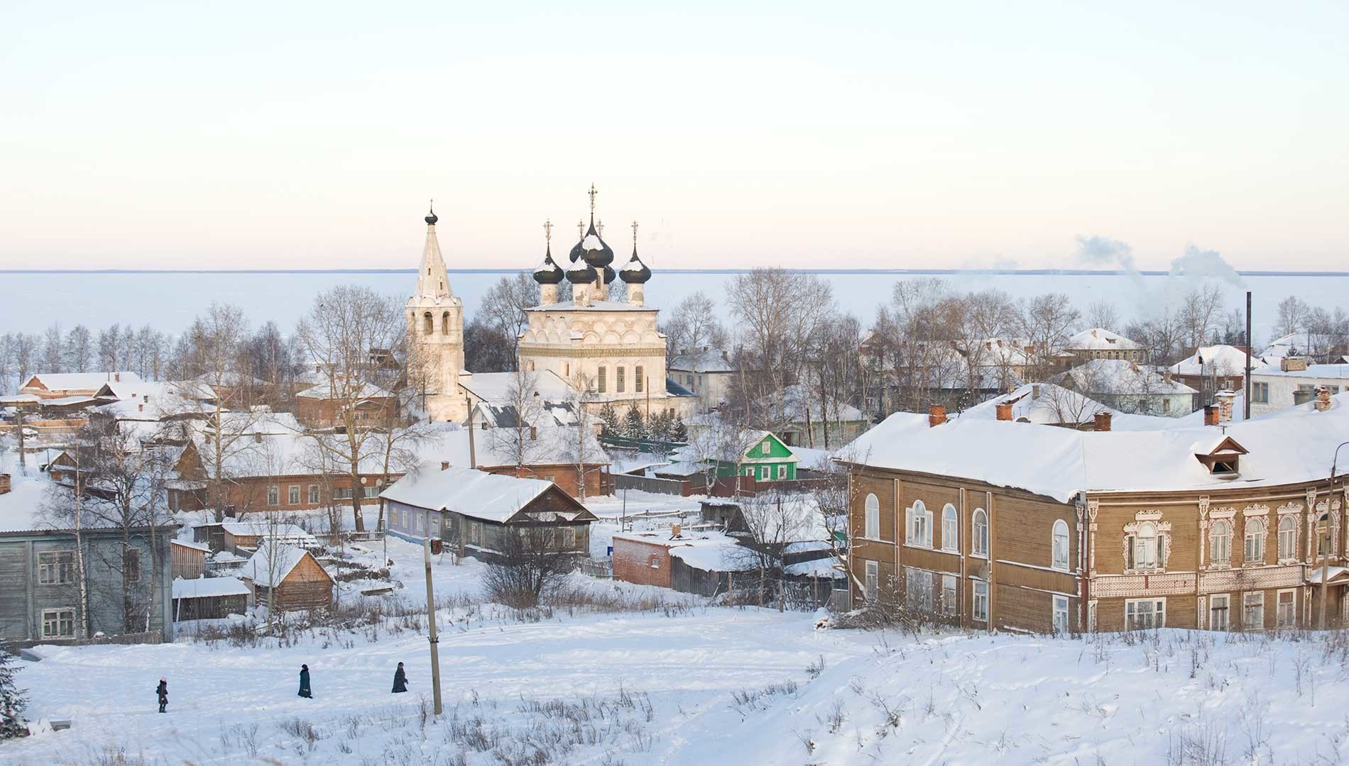 Belozersk. Vista nord-est dal bastione del Cremlino con la chiesa del Salvatore misericordioso. Sullo sfondo: il Lago Bianco. 29 dicembre 2010