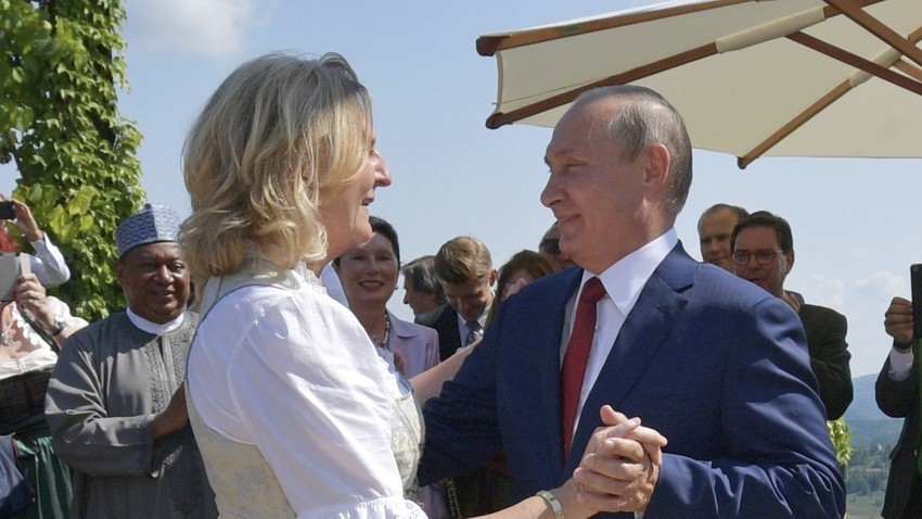Ples Putina in avstrijske zunanje ministrice Karin Kneissl na njeni poroki 18. avgusta 2018