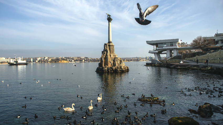 Spomenik ladjam v Sevastopolu. Slika je simbolična.