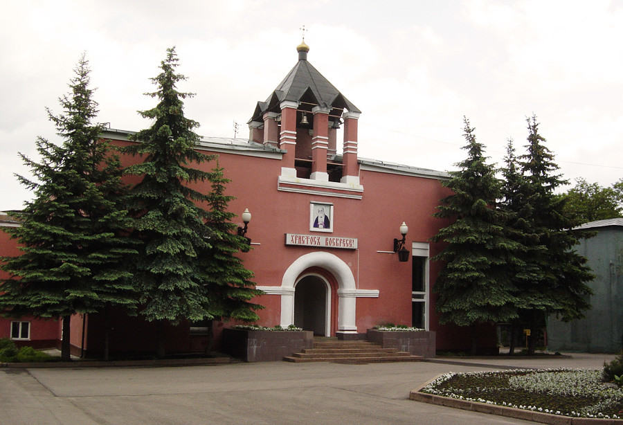 Das ehemalige Moskauer Krematorium auf dem Donskoje-Friedhof, heute eine Orthodoxe Kirche
