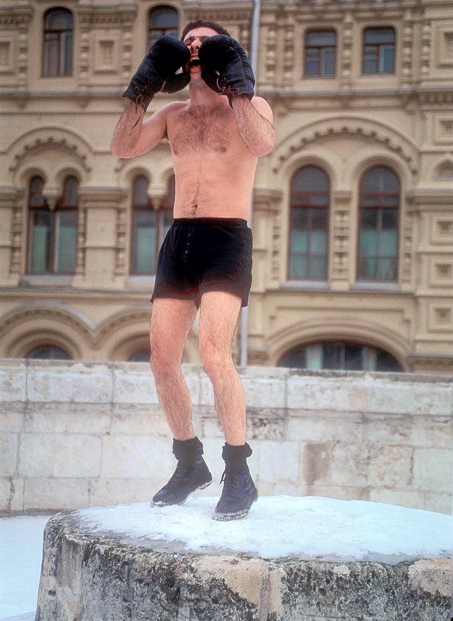 Акция художника Бренера на Красной площади, 1995