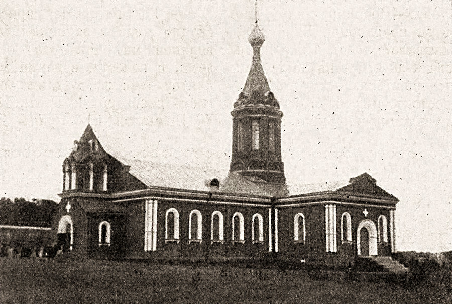 Igreja de São Serafim de Sarov, no cemitério de Donskoy, antes da reconstrução