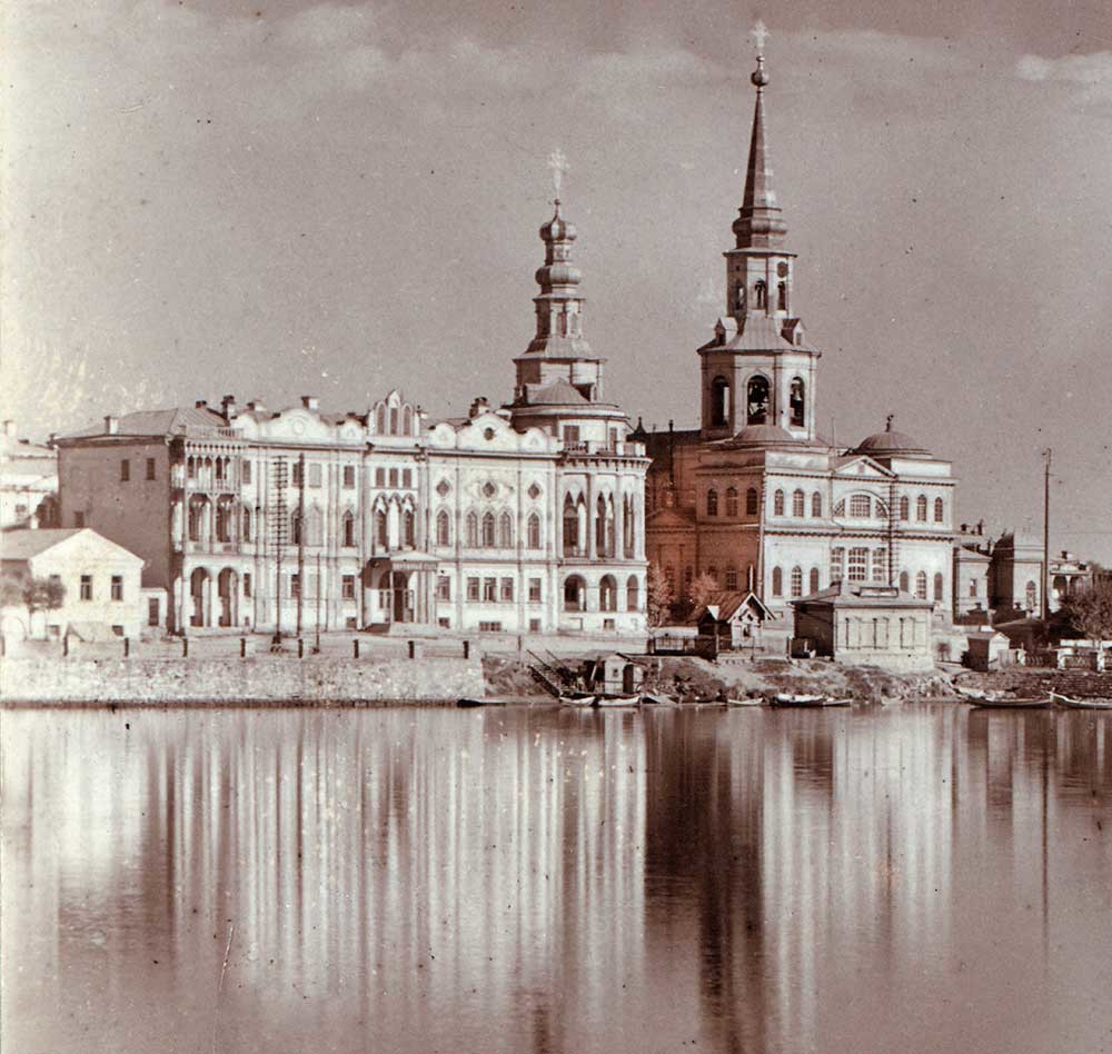 Casa Sevastjanov. Vista attraverso lo Stagno Cittadino con lungolago e Cattedrale di Santa Caterina. Estate 1909
