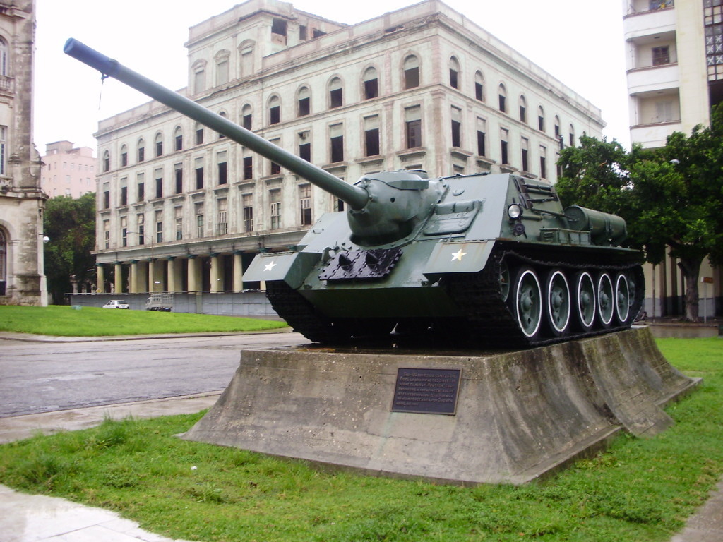 SU-100 no Museu da Revolução em Havana