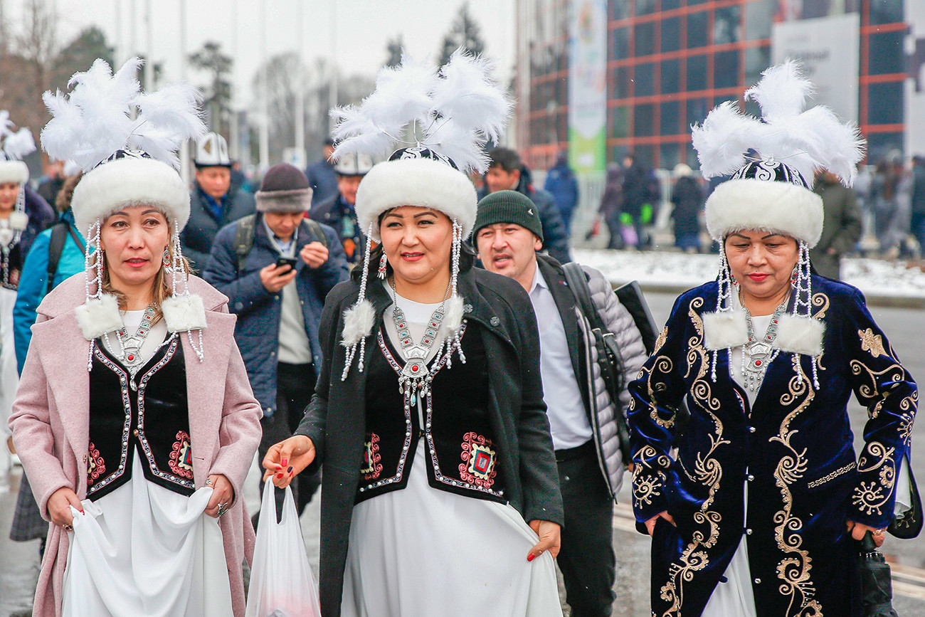 Russia Celebrates Nowruz With Dancing And A Pilaf Festival (photos 