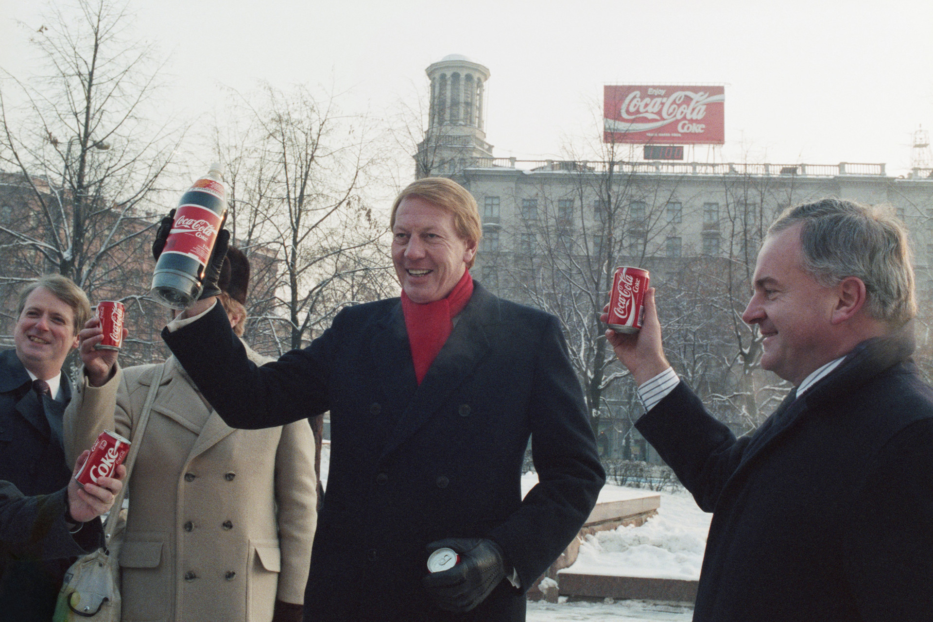 Подпредседник америчке компаније „Кока-Кола“ Невил Издел за време презентације производа своје компаније. Москва. 1 децембар 1989 г. 